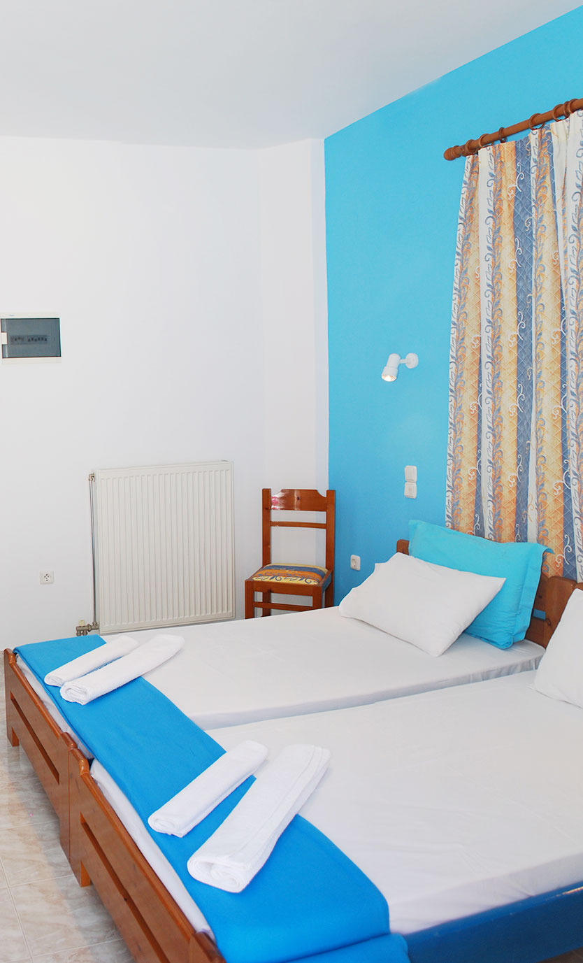 Στούντιο στις Καμάρες Σίφνου με βεράντα – φωτεινό, καθαρό και άνετο για δύο